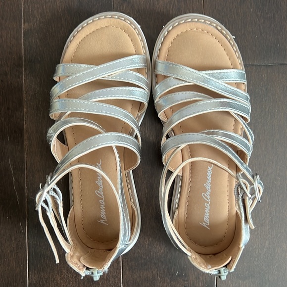 Hanna Anderson Vera2 metallic silver gladiator sandals in box sz 13 - Picture 8 of 9